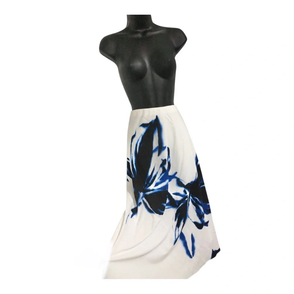 Anne Klein white dark blue fade floral bias cut swing a-line‎ skirt size large